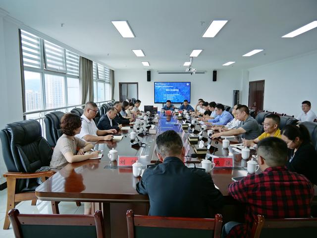 当好“智囊团” 院士专家走进六盘水传播科技力量