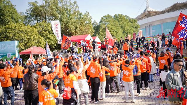 绿茵场边上演“双城记”，湘超“国潮风”吹出文旅体融合新玩法
