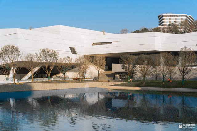 新地标！漂在水上的「白色山丘」，羡慕龙华人！