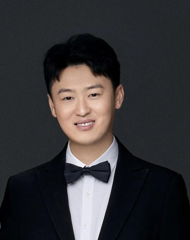 “你扶住了，我抓着你呢！”急救医生于鸿庆的最后时刻：冷静指挥同事自救，最后一个下车