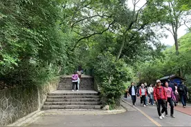 游在贵州拍一拍|“五一”到黔灵山公园，感受贵阳本地的慢生活图片