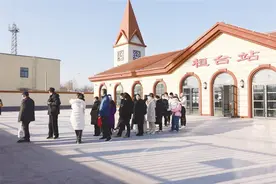 张东铁路桓台火车站客运线路通车图片