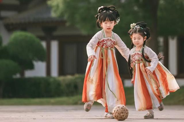 “小酒窝男神”明星大咖做客吉安！烟花秀+足球狂欢派对+NPC奇遇行+潮玩跳蚤街...就在这里↓↓↓