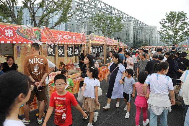 国庆长假留沪市民开启逛吃逛玩模式