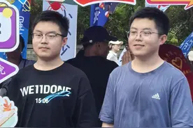 双胞胎学霸来华科报到：被“森林大学”吸引，对未来四年充满期待图片