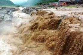 黄河壶口瀑布迎来今年入汛以来最大洪水图片