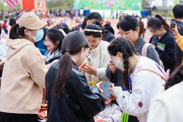 龙虎仙山邀您共赴秋日之约！10月25日起免费畅游体验牧场，骑马赏花探萌宠，邂逅龙虎仙境！