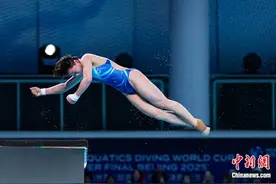 陈芋汐、全红婵包揽跳水世界杯女子单人10米台金银牌图片
