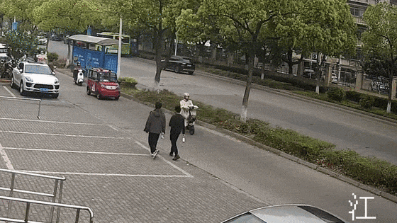 别再用电动车“挡风被”了！这些隐患要注意→