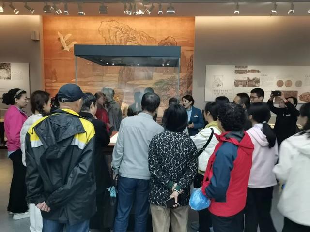 云轨凌虚揽烟霞：“崆峒号”国庆专列再续问道缘