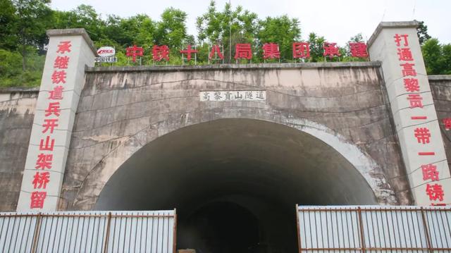 除高黎贡山隧道外，大瑞铁路保瑞段其余隧道全部贯通