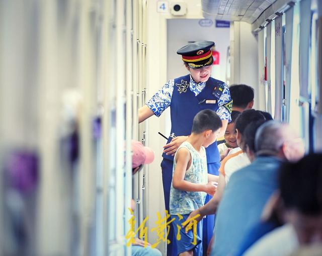“齐鲁1号”旅游列车变身“遛娃天堂”| 镜相