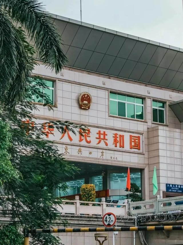 坐上公交游八桂 一路繁花一路景