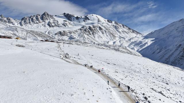 “热”涌岗什卡
