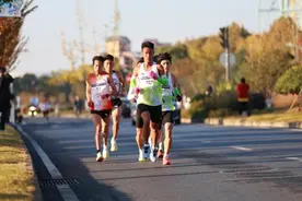 中医针灸助力合肥马拉松跑者赛后恢复图片
