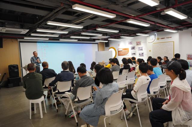 这堂“深圳历史课”不在教室！尹昌龙街头开讲，深圳读书月首场走读活动圈粉无数