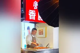 欠债4600万的烤肠大叔回青岛再创业，关闭了西湖边的小摊，和“爱马仕”做邻居图片