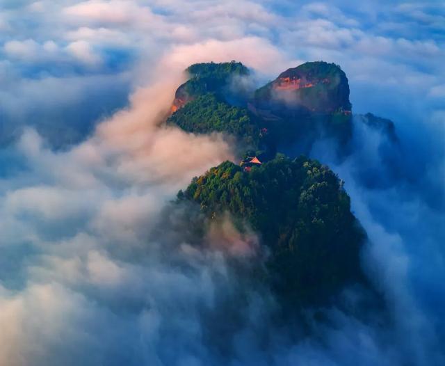 被《地道风物》实名安利！@所有“牛马”：来龙虎山，办一下“仙界入籍”手续！