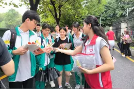 醒狮祝福、爱心送考……高考期间预计近两千人次广州青年志愿者上岗图片