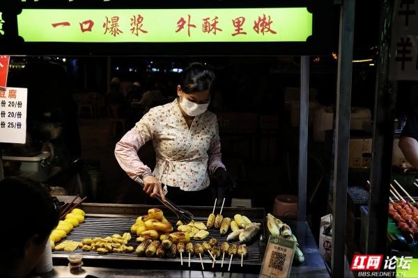 岁暖时刻丨亚洲最大夜市——西双版纳告庄星光夜市掠影