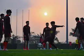 国足转场利雅得，世预赛客场对沙特阿拉伯一战进入冲刺备战阶段图片