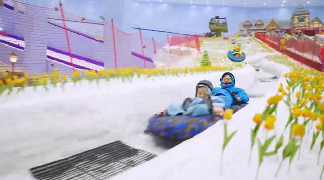 记者实探深圳前海冰雪世界！揭开“全球最大室内雪场”的神秘面纱