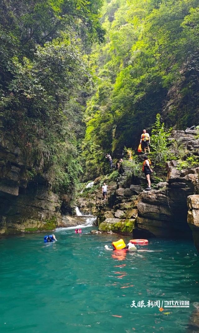 跳进19℃的夏天！贵州这座峡谷靠“悬崖跳水”火出圈
