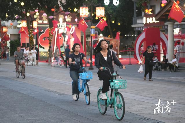 城视｜双节至，来珠海这里与“中国红”合个影