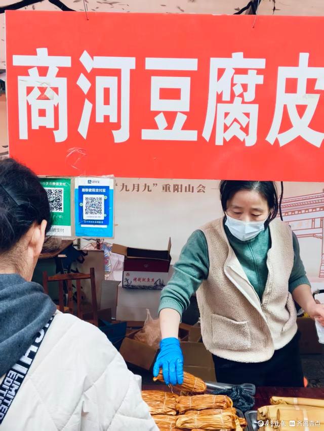 来济南千佛山，热热闹闹赶庙会