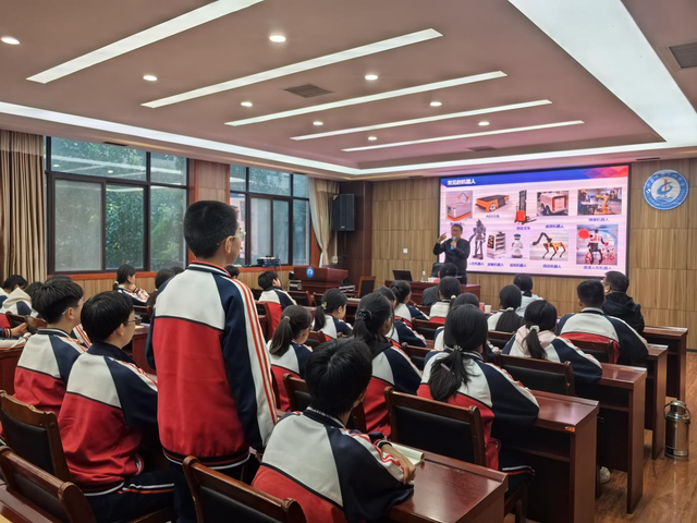 高阶前沿科普河南行 点燃青少年科学梦