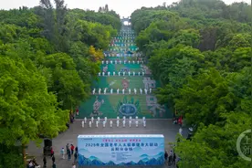 重庆云阳：千人齐聚登云梯 银龄太极展风采图片