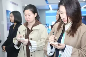 跟随总书记的脚步看武汉科技创新，“科创之树”下，11粒种子已萌芽视频封面