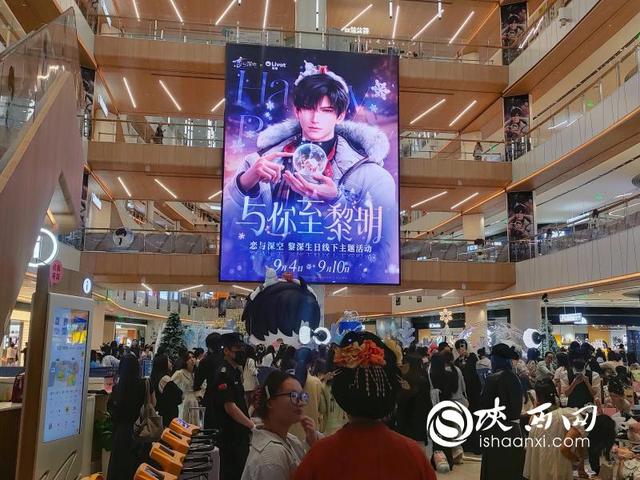 跑戳、城市逃脱、二次元快闪……Z世代爱上城市打卡新方式