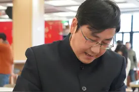 暖胃更暖心！校领导“掌勺”年夜饭，道道佳肴寓意深：蒸蒸日上，年年有余！图片