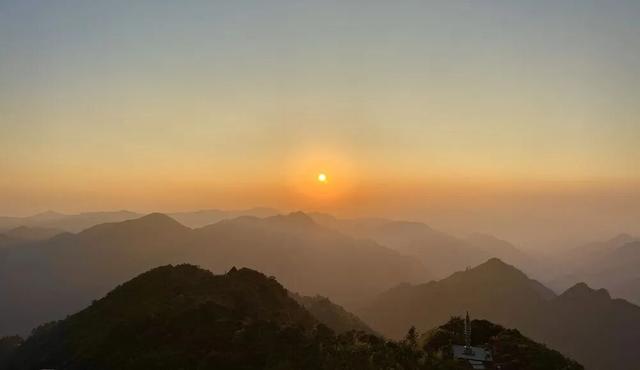 绝！莽山上的悬崖日出——随手一拍，尽是大片