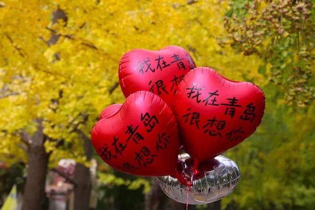 人已爆满！很多青岛人全家出动，乌泱乌泱的……今天这一幕，绝了！