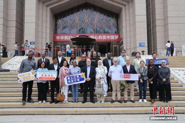 14国驻华外交官走进宁夏 共探“塞上江南”魅力