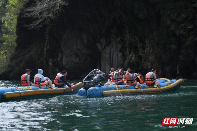 川渝百家旅行商齐聚张家界 共探西线旅游新魅力