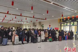 中越边境上的首个高铁春运：临近收官旅客不绝图片