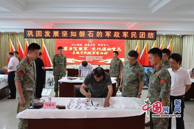 人民子弟兵在战位献礼八一