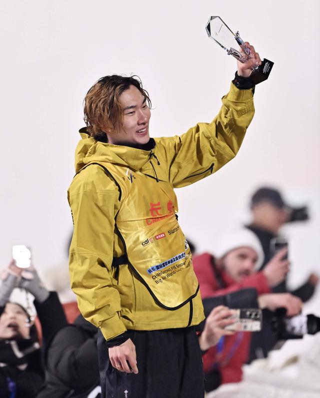 年终稿 | 新华社体育部评出2025年中国十佳运动员