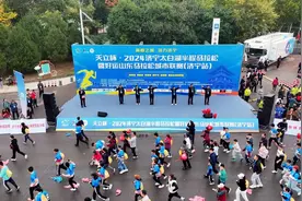 2024济宁太白湖半程马拉松举办图片