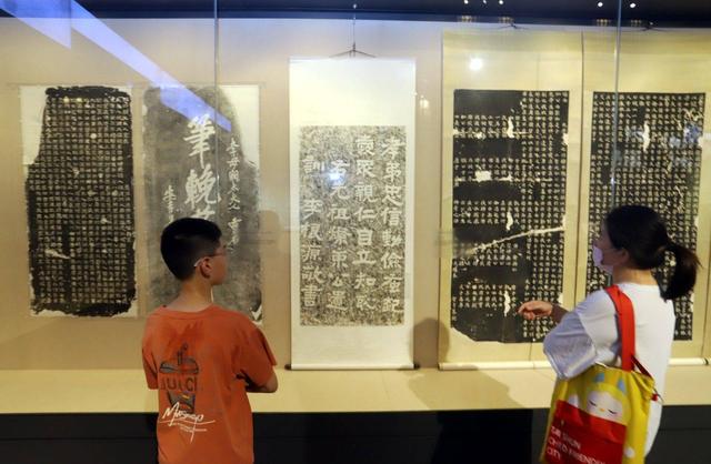 江苏苏州：摩崖石刻拓片联合展览举行