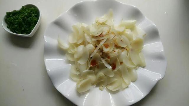 土里挖出来的“小白花”，一煮又糯又润！多吃还能预防高血压