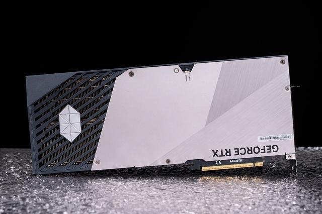 微星GeForce RTX 5080超龙SOC显卡评测：实力出众的“西装暴徒”