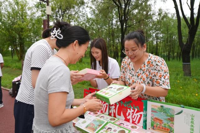 袈裟泉涌千年韵！2025济南国际泉水节“泉炬”传递抵达长清