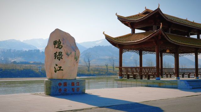 临江市江心岛公园焕新开园 市民添生态休闲好去处