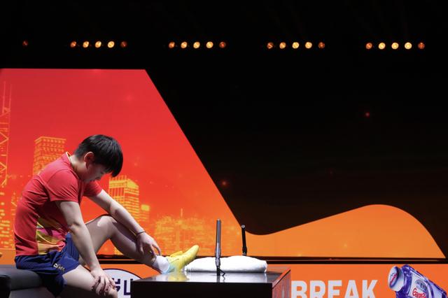 女单因伤退赛，混双带伤出战携王楚钦斩获银牌，孙颖莎虽败犹荣感动了谁？