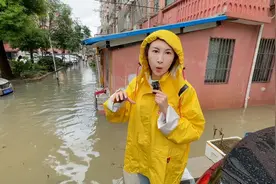 直击普拉桑暴雨重灾区 惠南镇人民新村积水正退视频封面