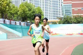 一年时间从区田径赛乙组第一到甲组第一，武汉这所小学做对了什么图片